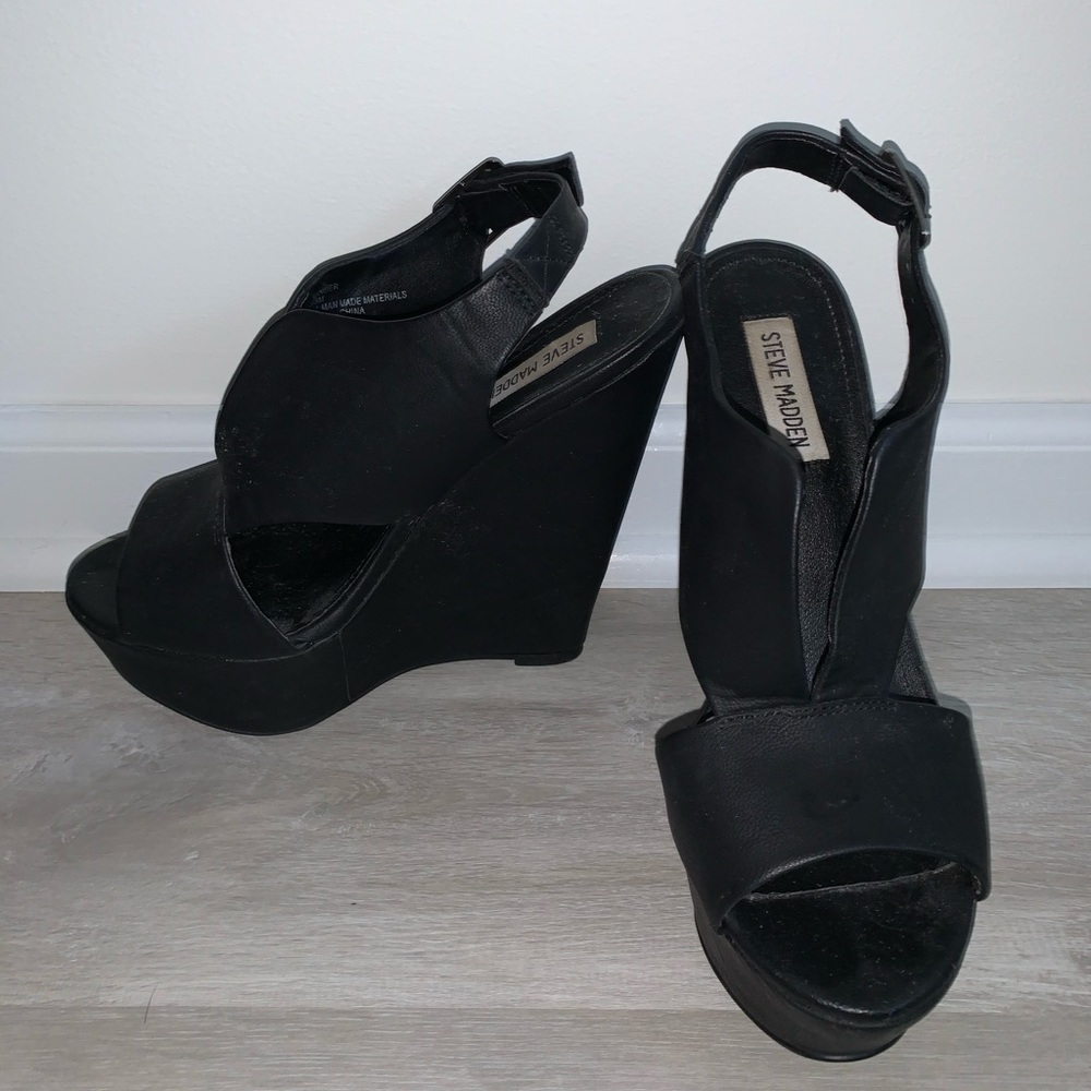 Steve Madden black wedges